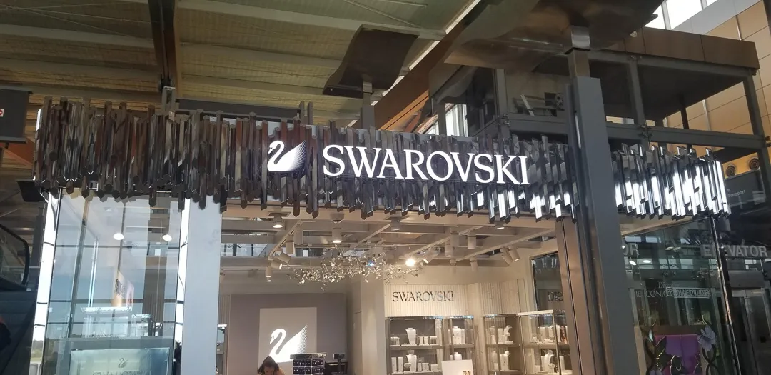 Storefront letters in mall for Swarovski