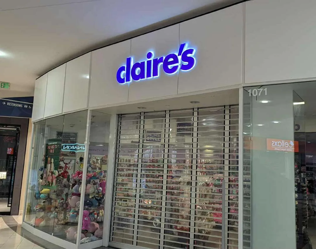 Mall lit channel letters for Claire's